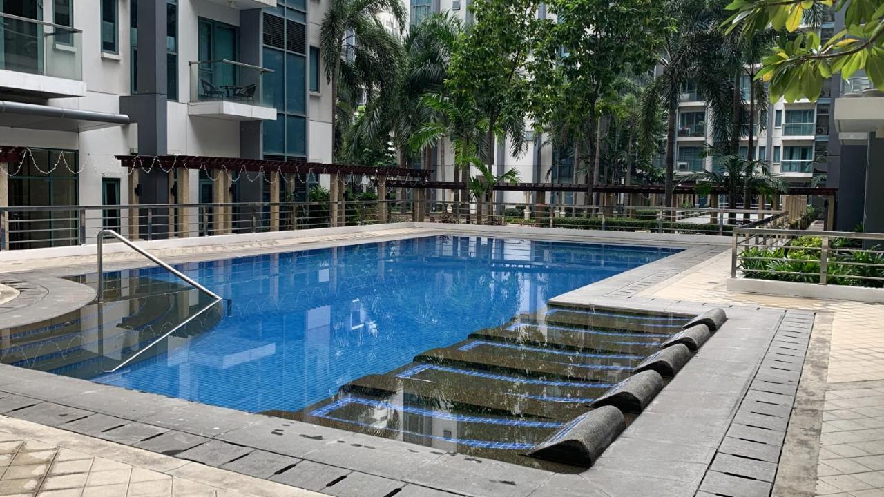 Two Palm Tree Villas Condominium - Studio 8Th Fl With Balcony - Across Terminal 3 Airport Pasay Exterior foto