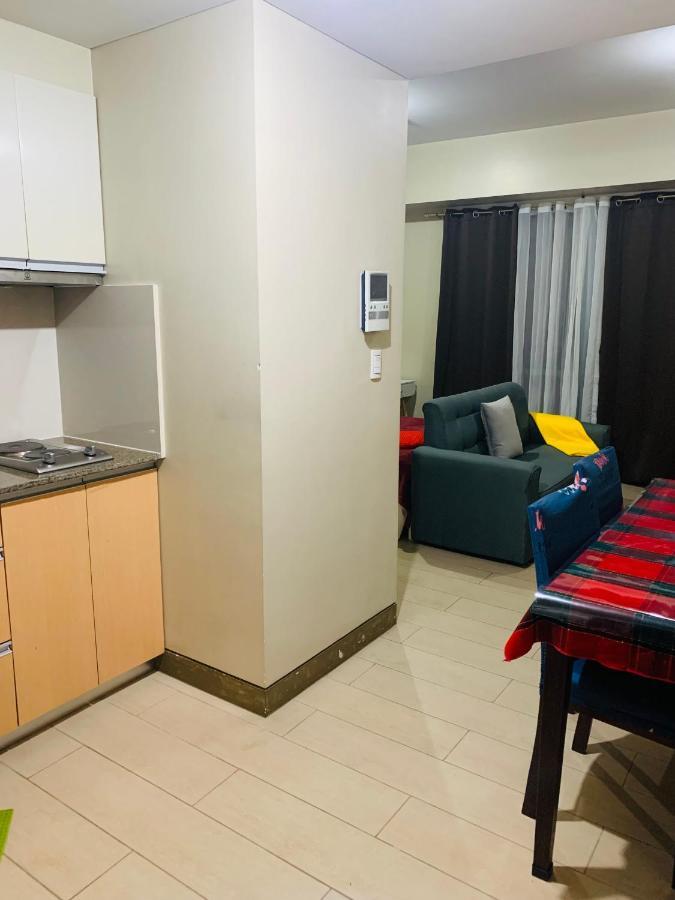 Two Palm Tree Villas Condominium - Studio 8Th Fl With Balcony - Across Terminal 3 Airport Pasay Exterior foto