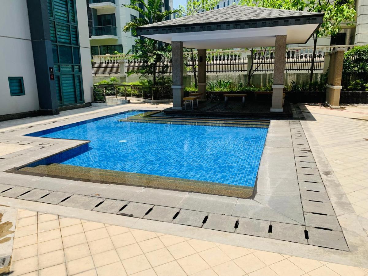 Two Palm Tree Villas Condominium - Studio 8Th Fl With Balcony - Across Terminal 3 Airport Pasay Exterior foto